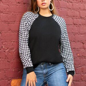 Black & White Houndstooth Long Sleeve Top